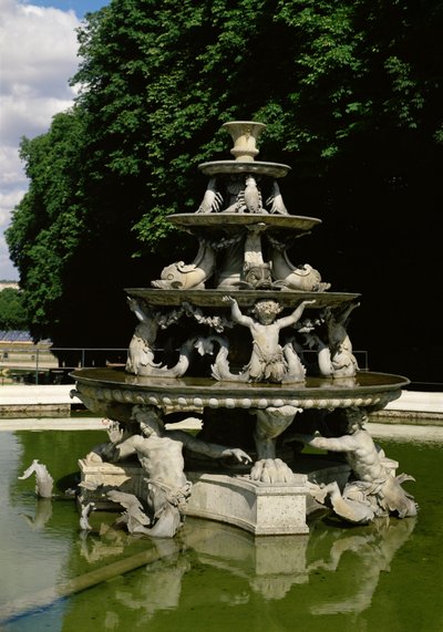 Fontaine de la Pyramide - Francois Girardon